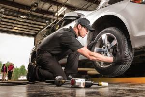 Địa chỉ thay lốp xe ô tô uy tín, chuyên nghiệp nhất tại Hà Nội