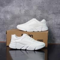 Shop giày có lượng like khủng trên Facebook
