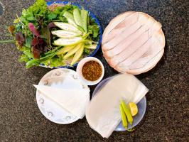 Địa chỉ thưởng thức bánh tráng cuốn thịt heo ngon nhất TP. HCM