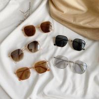 Shop bán mắt kính đẹp nhất trên Instagram