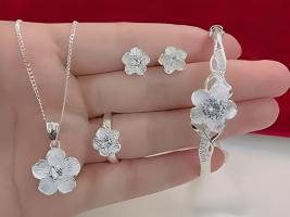 Cửa hàng trang sức bạc đẹp và uy tín nhất quận Long Biên, Hà Nội
