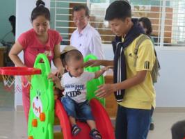 Tình huống trong hoạt động nhận và trả trẻ trong trường mầm non cùng cách giải quyết hay nhất