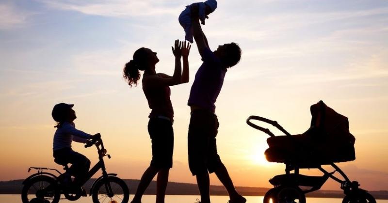 Gia đình là tình cảm thiêng liêng, gắn bó nhất.