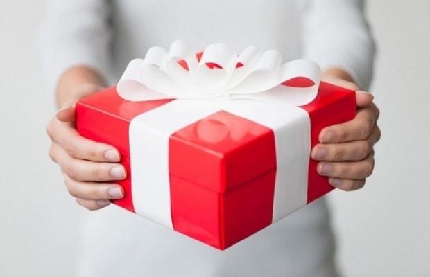 Không món quà nào bằng tình yêu bạn dành cho cô ấy