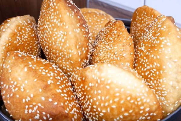 Bánh tiêu thơm ngon, nóng hổi lan tỏa trên mọi ngõ phố