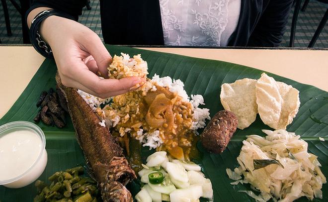 Ăn bốc bằng tay phải