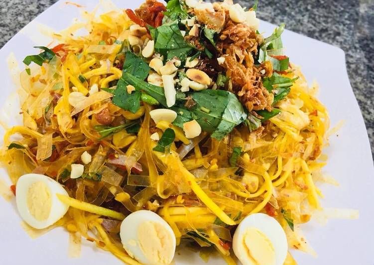 Ăn vặt, Bánh tráng trộn Thanh Uyên
