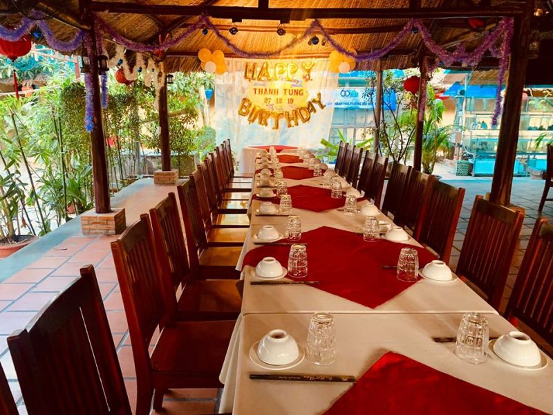 An Việt Thôn Restaurant