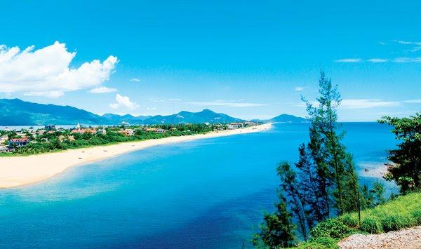 Bãi biển Lăng Cô