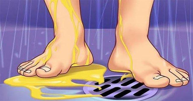 Bạn có thể tiết kiệm 2190 lít nước bằng cách đi tiểu khi tắm
