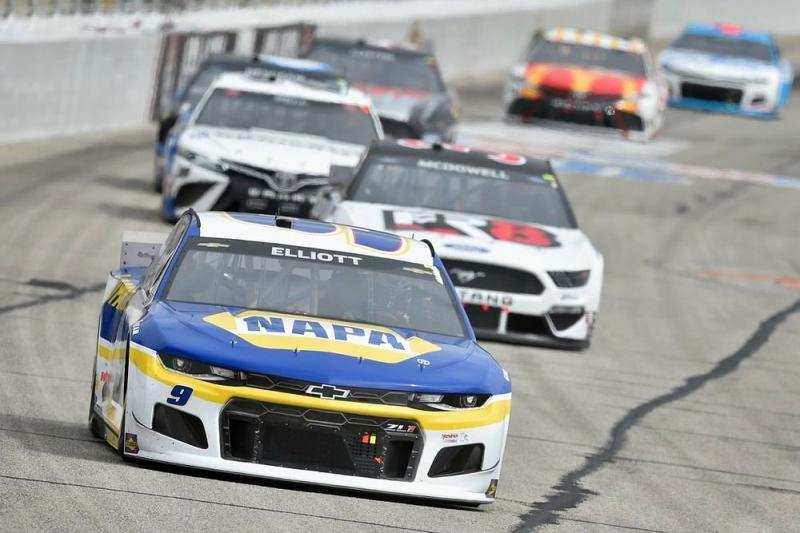 Bạn không cần bằng lái xe để đua trong NASCAR