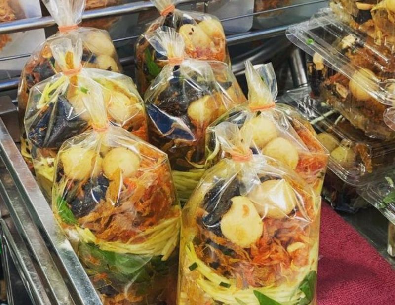 Bánh tráng trộn chú Viên