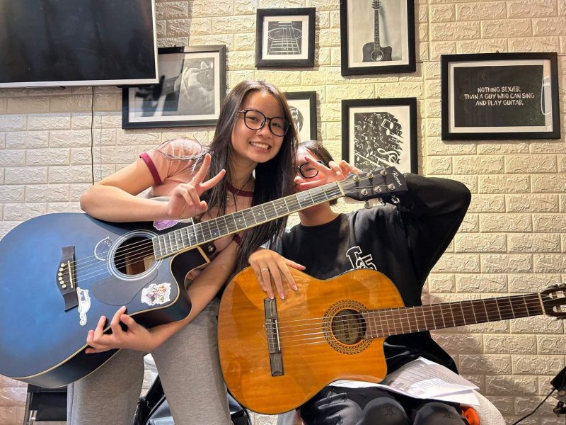 Bee Guitar