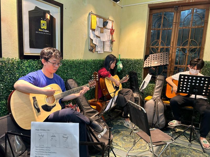 Bee Guitar