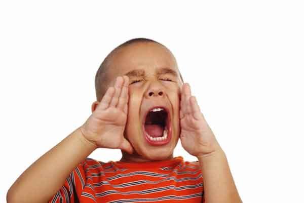 Bé bộc lộ nhiều cung bậc cảm xúc khác nhau.