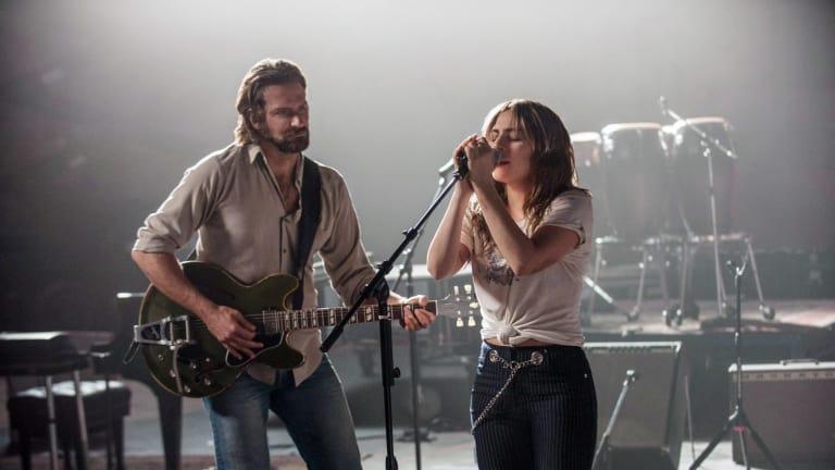 Bradley Cooper & Lady Gaga trong A Star Is Born