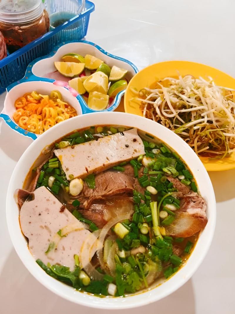 Bún bò Quân Huyền