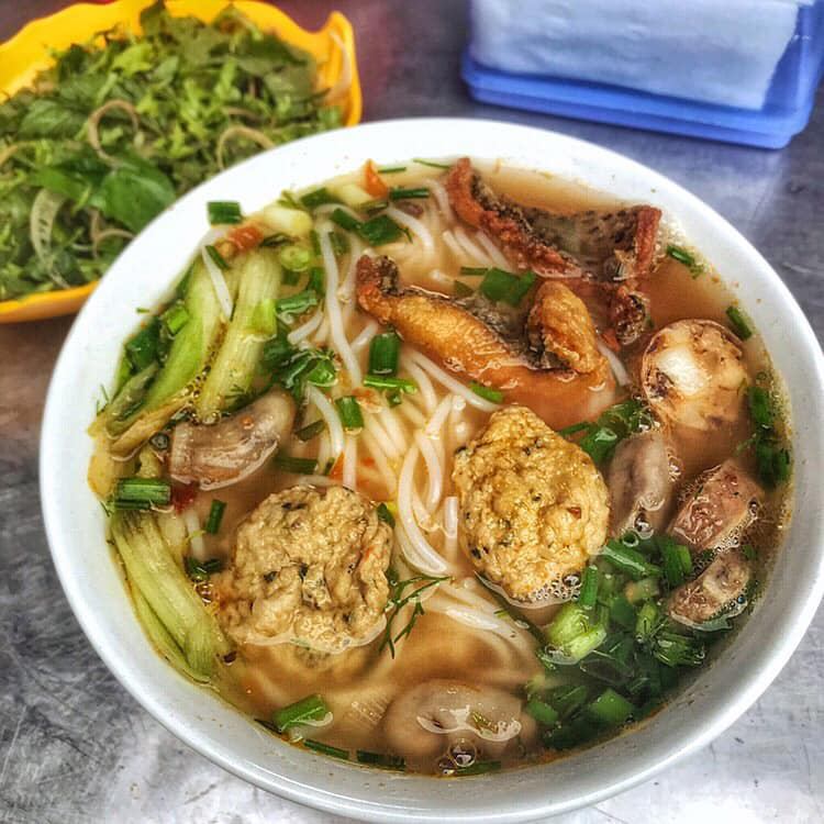 Tô bún cá cay ở Hải Phòng