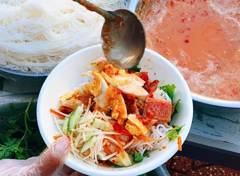 Bún Thịt Nướng Sáu Cần