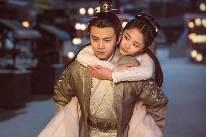 Thành công của Cẩm y chi hạ đã đưa tên tuổi bộ đôi diễn viên chính Nhậm Gia Luân và Đàm Tùng Vận phủ sóng mạnh mẽ.