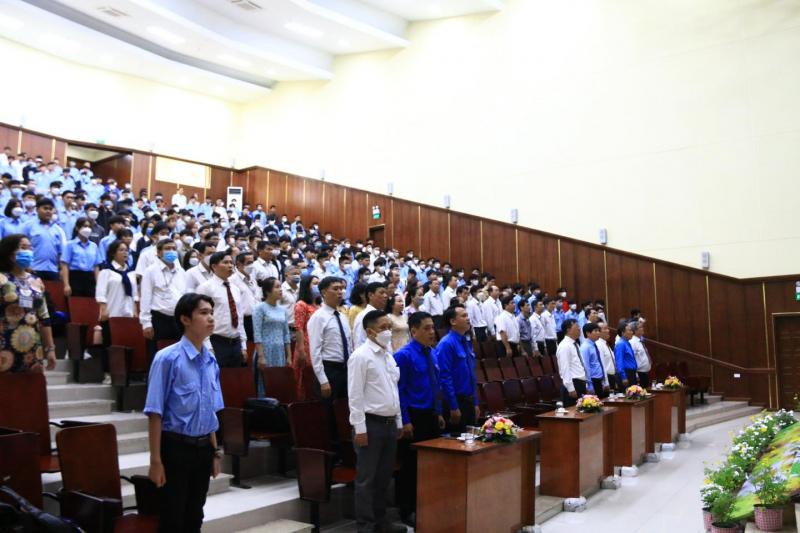 Cao đẳng Giao thông Vận tải TP. HCM là một trường cao đẳng tiên tiến, có đội ngũ cán bộ quản lý, giảng viên, nhân viên và cơ sở vật chất kỹ thuật đạt chuẩn quốc gia