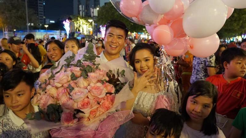Cầu hôn chốn đông người