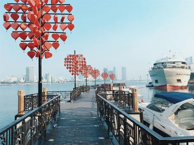 Cầu khóa tình yêu, một vẻ đẹp lãng mạn