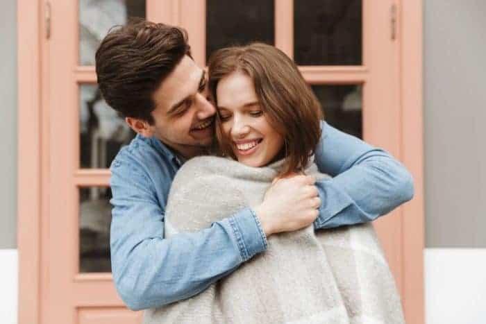 Đó là vì anh ấy thực sự rất yêu bạn.