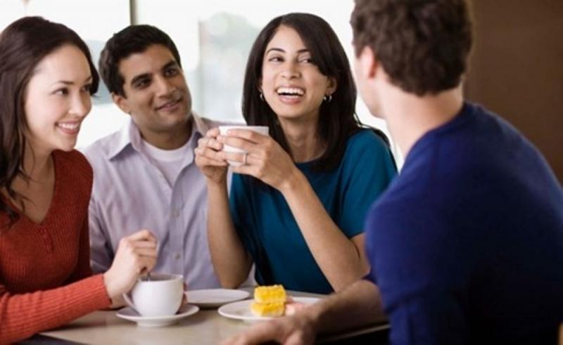 Giới thiệu với bạn bè, người thân hai bên