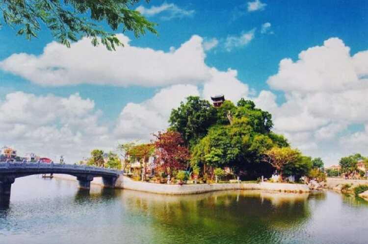 Chùa Non Nước