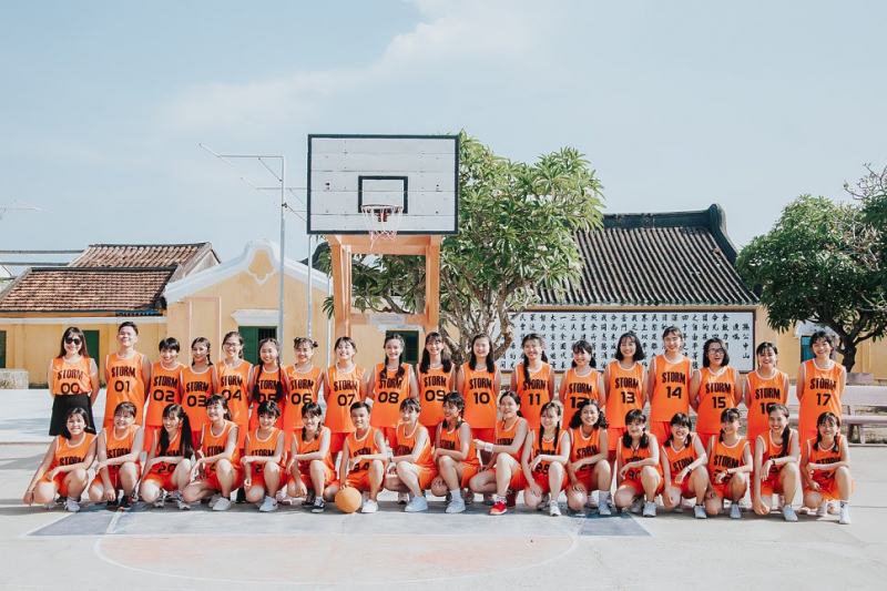 Chụp ảnh kỉ yếu với phong cách thể thao