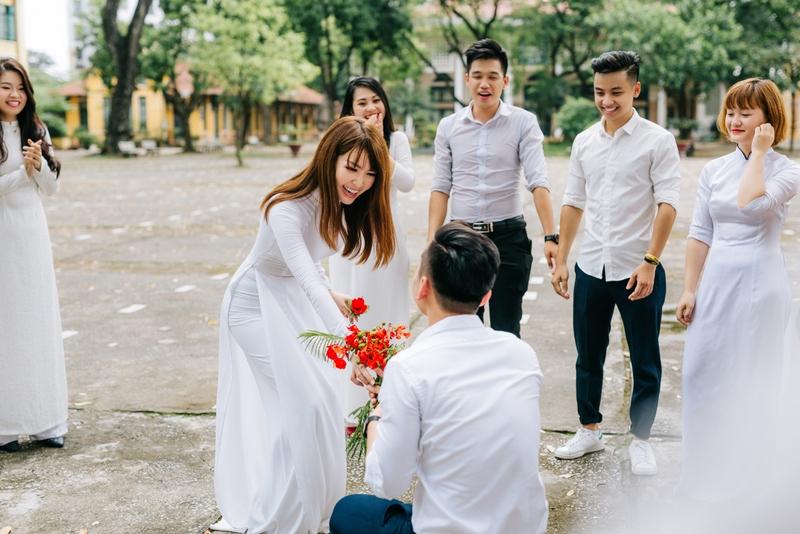 Cái thuở ban đầu lưu luyến ấy - Nghìn năm chưa dễ mấy ai quên.