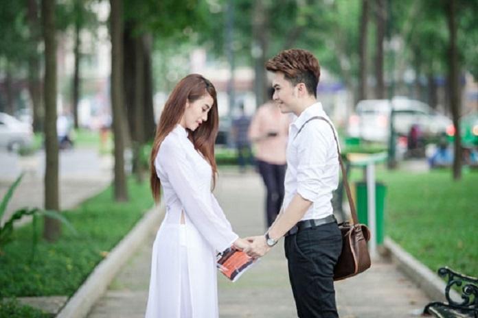 Một lần giở lại trang lưu bút - Lòng em vấn vương chút ngọt ngào.