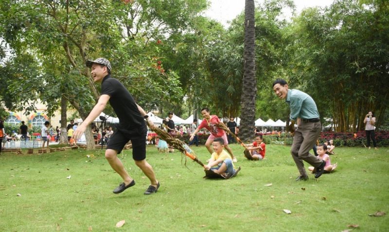 Những hoạt động vui chơi bổ ích, tiết kiệm chi phí mà bé có thể trải nghiệm thay vì đi mua sắm, xem phim... vào cuối tuần.