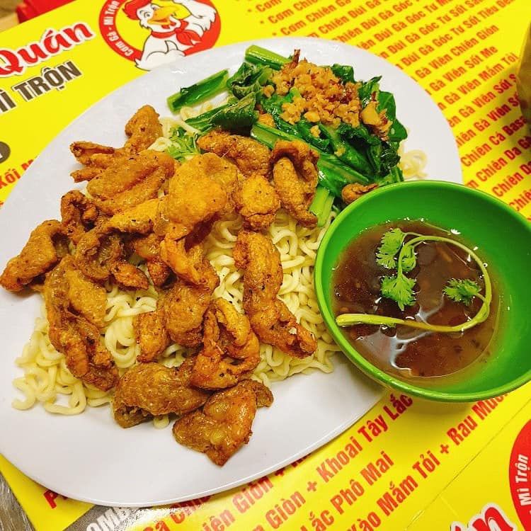 Cơm Chiên Thái & Mì Trộn Gà Quay Hồng Kông - Tuk Tuk