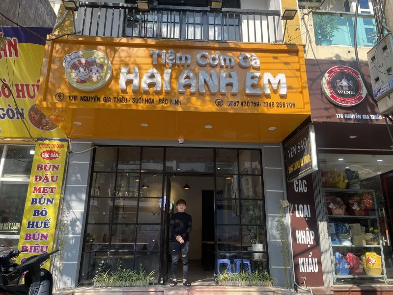 Tiệm cơm gà Hai Anh Em
