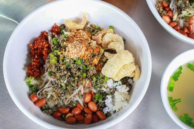 Cơm hến - đặc sản xứ Huế