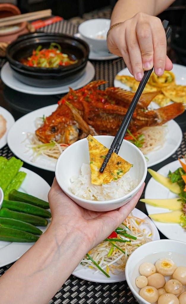 Cơm Niêu Ngói Đỏ
