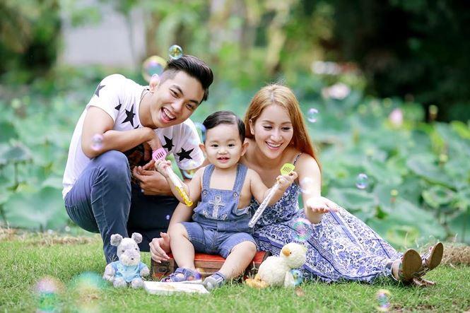 Con mãi yêu gia đình nhỏ bé, thân thương này