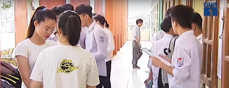 Đến hội đồng thi sớm