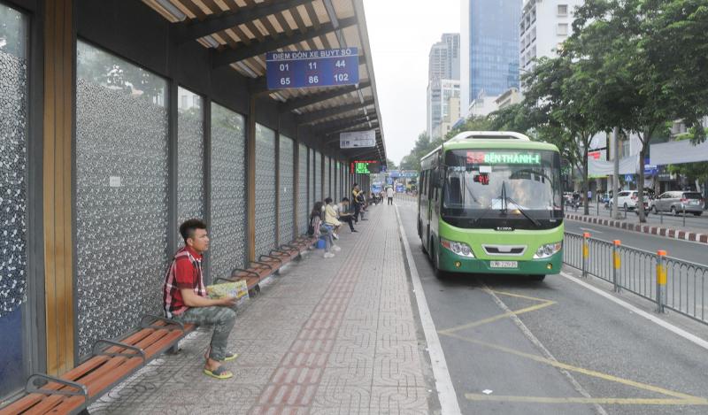 Xe bus là phương tiện di chuyển quen thuộc của các bạn sinh viên