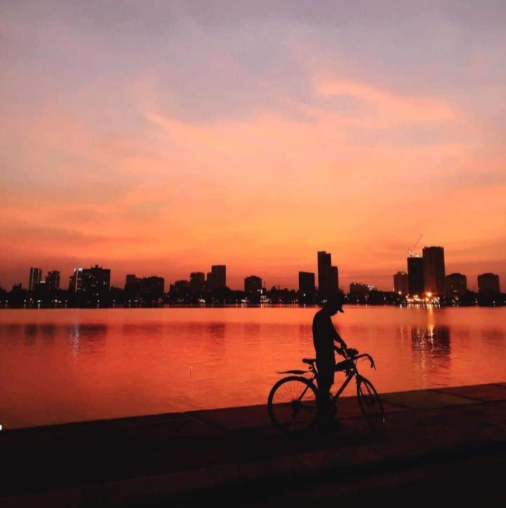 Đi dạo vào lúc hoàng hôn
