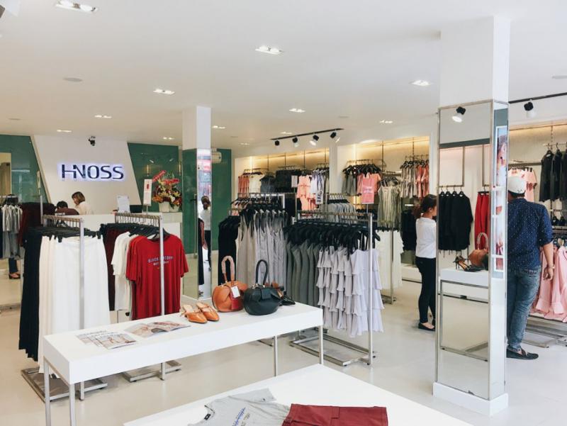 Chuỗi thương hiệu thời trang Hnoss trên đường Nguyễn Trãi