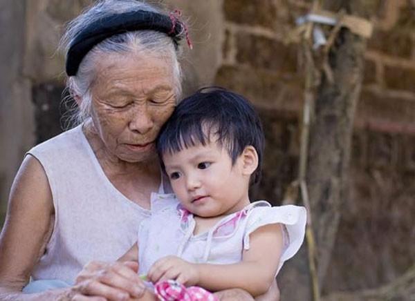 Em rất yêu quý và kính trọng bà.