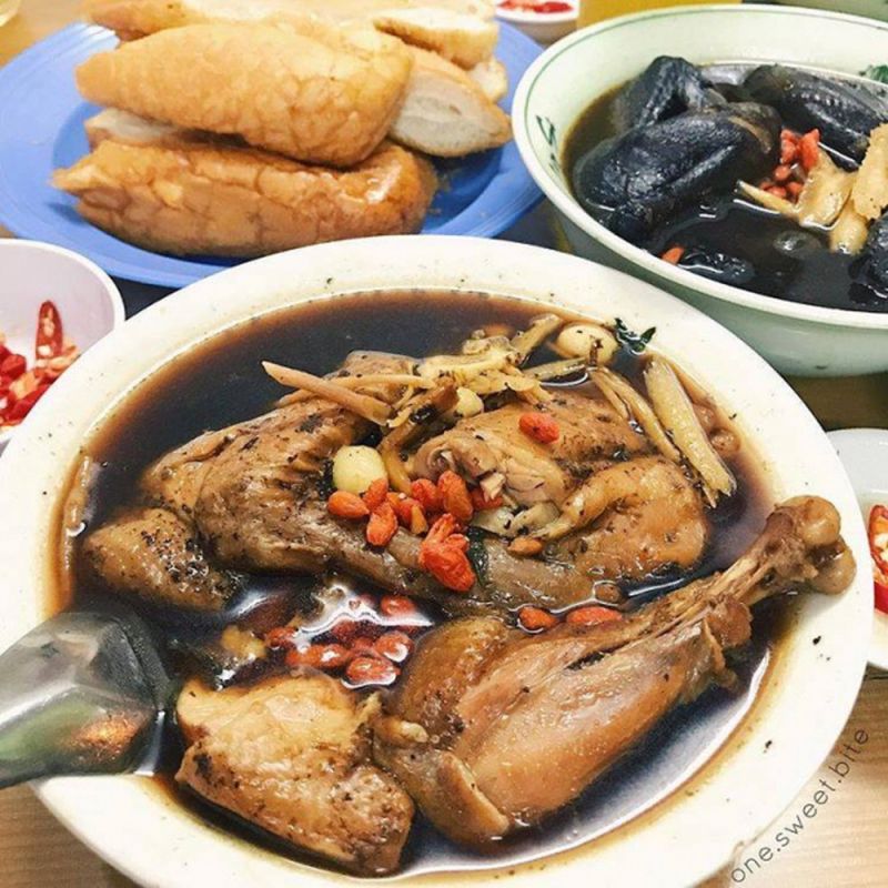 Gà Tần Cô Biên