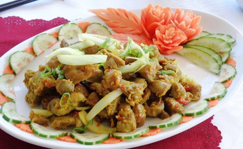 Món gà xào lăn sả ớt