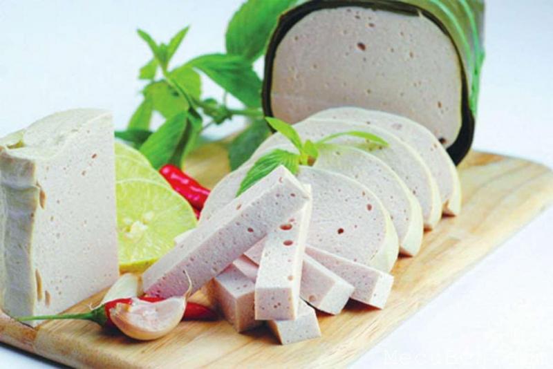 Giò thủ giò lụa cho bữa cơm ngày Tết.