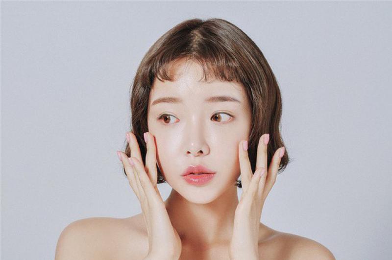 Hạn chế chạm tay lên bề mặt da
