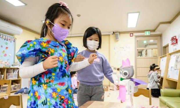 Chính phủ đề xuất thử nghiệm robot đối với trẻ từ 3 - 5 tuổi. (Ảnh: Anthony Wallace/AFP/Getty Images)