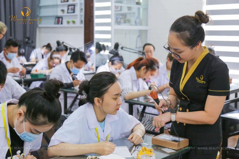 Học Viện Dạy Làm Đẹp Quốc Tế Winnie